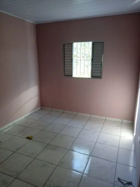 Foto 6 de Casa com 2 quartos para alugar, 100m2 em Vila Arujá, Aruja - SP