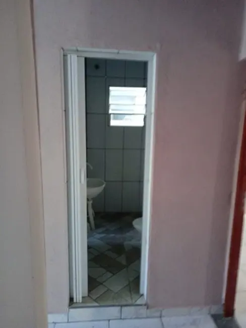 Foto 7 de Casa com 2 quartos para alugar, 100m2 em Vila Arujá, Aruja - SP