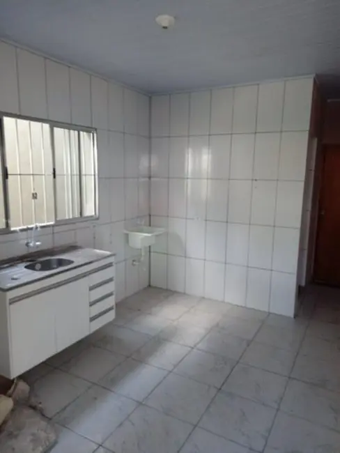 Foto 4 de Casa com 2 quartos para alugar, 100m2 em Vila Arujá, Aruja - SP