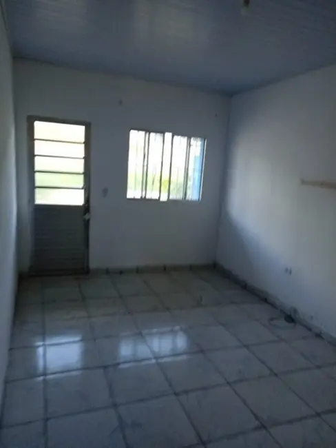 Foto 3 de Casa com 2 quartos para alugar, 100m2 em Vila Arujá, Aruja - SP