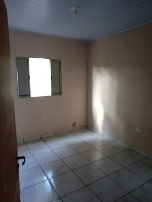 Foto 5 de Casa com 2 quartos para alugar, 100m2 em Vila Arujá, Aruja - SP