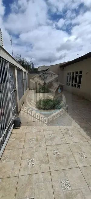 Foto 5 de Casa com 3 quartos à venda, 160m2 em Bela Vista, Londrina - PR