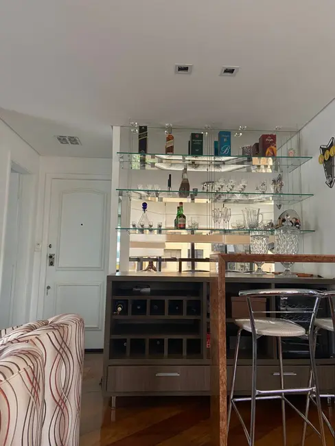 Apartamento com 3 quartos para alugar, 132m2 em Centro, Londrina - PR - imagem 6 Foto 6 de Apartamento com 3 quartos para alugar, 132m2 em Centro, Londrina - PR