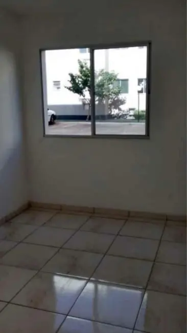 Foto 3 de Apartamento com 1 quarto à venda, 41m2 em Jardim Montecatini, Cambe - PR