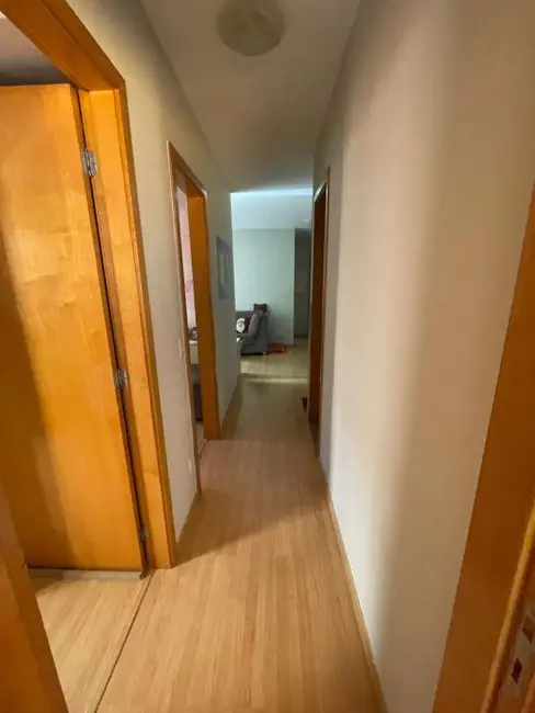 Apartamento com 3 quartos à venda, 70m2 em Bela Suiça, Londrina - PR - imagem 7 Foto 7 de Apartamento com 3 quartos à venda, 70m2 em Bela Suiça, Londrina - PR