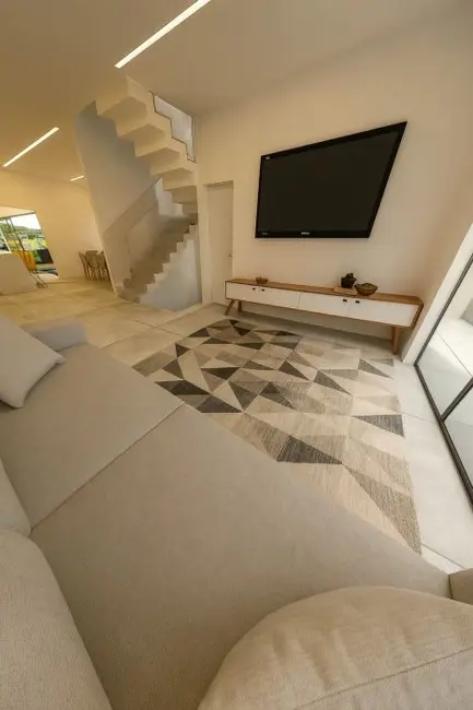 Casa com 3 quartos à venda, 300m2 em Residencial Real Park, Aruja - SP - imagem 5 Foto 5 de Casa com 3 quartos à venda, 300m2 em Residencial Real Park, Aruja - SP