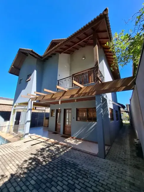 Foto 1 de Casa de Condomínio com 2 quartos à venda, 250m2 em Jardim das Cerejeiras, Aruja - SP