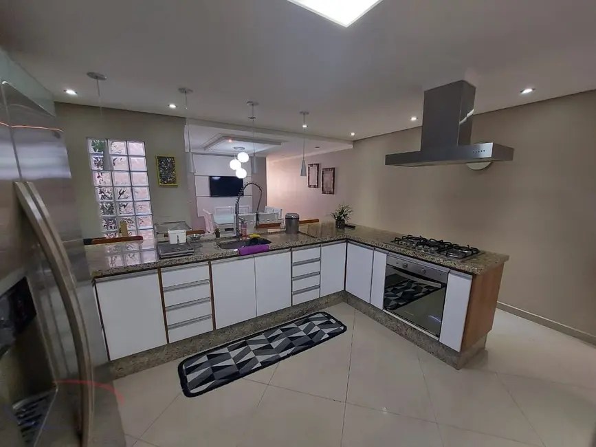 Sobrado com 3 quartos à venda, 160m2 em Vila Bocaina, Maua - SP - imagem 4 Foto 4 de Sobrado com 3 quartos à venda, 160m2 em Vila Bocaina, Maua - SP