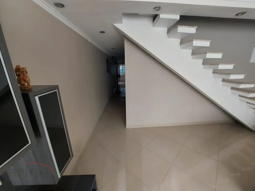 Sobrado com 3 quartos à venda, 160m2 em Vila Bocaina, Maua - SP - imagem 7 Foto 7 de Sobrado com 3 quartos à venda, 160m2 em Vila Bocaina, Maua - SP