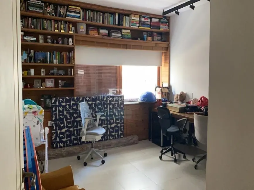 Apartamento com 4 quartos à venda e para alugar, 400m2 em Lagoa, Rio De Janeiro - RJ - imagem 5 Foto 5 de Apartamento com 4 quartos à venda e para alugar, 400m2 em Lagoa, Rio De Janeiro - RJ