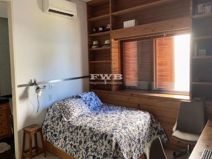 Apartamento com 4 quartos à venda e para alugar, 400m2 em Lagoa, Rio De Janeiro - RJ - imagem 3 Foto 3 de Apartamento com 4 quartos à venda e para alugar, 400m2 em Lagoa, Rio De Janeiro - RJ