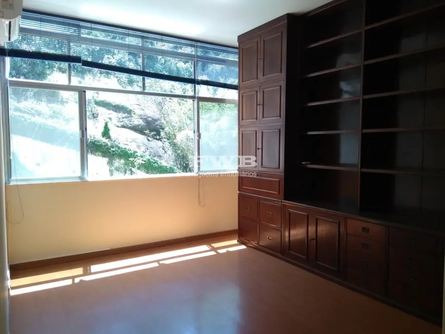 Apartamento com 3 quartos à venda, 226m2 em Laranjeiras, Rio De Janeiro - RJ - imagem 9 Foto 9 de Apartamento com 3 quartos à venda, 226m2 em Laranjeiras, Rio De Janeiro - RJ