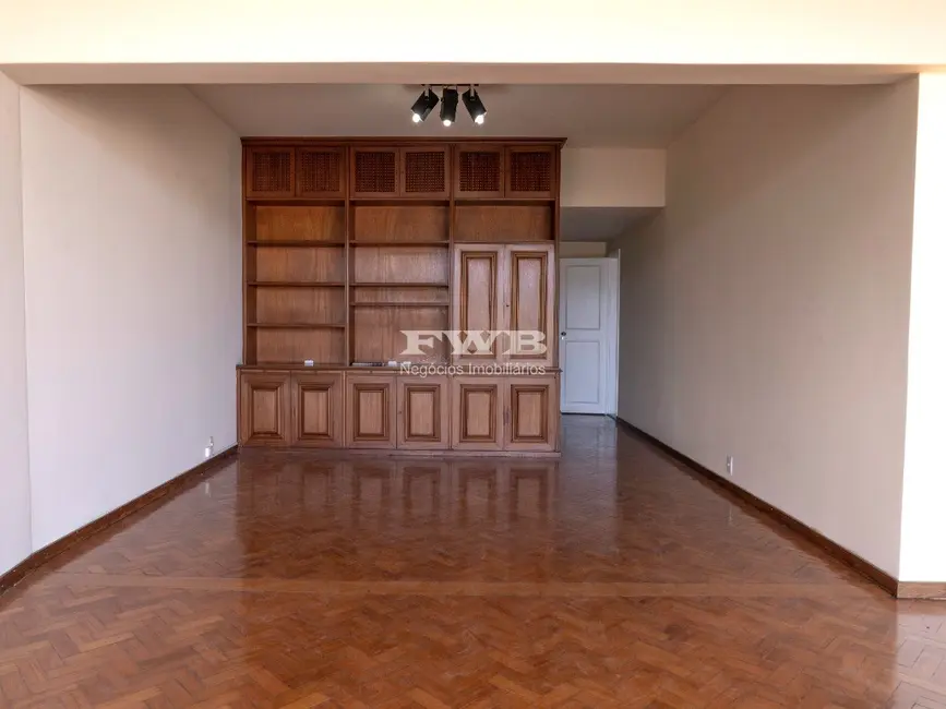 Apartamento com 3 quartos à venda, 226m2 em Laranjeiras, Rio De Janeiro - RJ - imagem 6 Foto 6 de Apartamento com 3 quartos à venda, 226m2 em Laranjeiras, Rio De Janeiro - RJ
