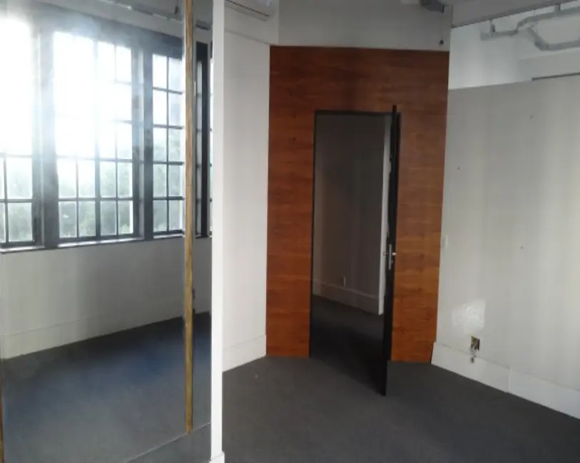 Sala Comercial à venda, 100m2 em Centro, Rio De Janeiro - RJ - imagem 6 Foto 6 de Sala Comercial à venda, 100m2 em Centro, Rio De Janeiro - RJ