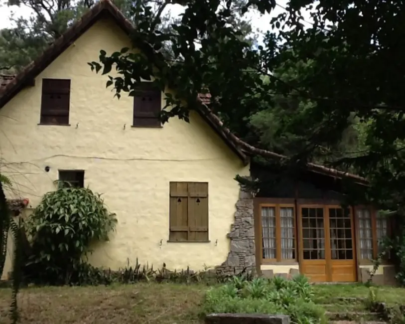 Casa com 6 quartos à venda, 400m2 em Petropolis - RJ - imagem 9 Foto 9 de Casa com 6 quartos à venda, 400m2 em Petropolis - RJ