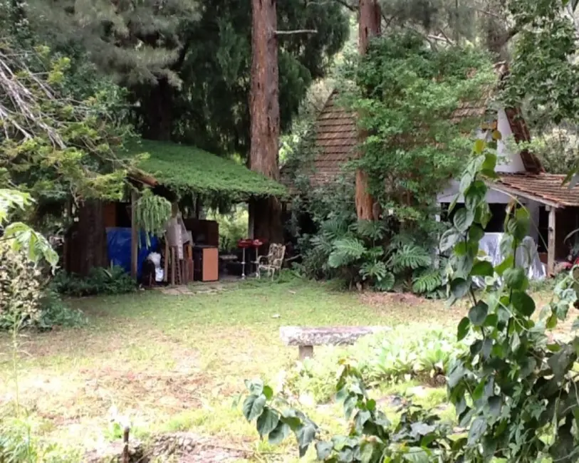 Casa com 6 quartos à venda, 400m2 em Petropolis - RJ - imagem 7 Foto 7 de Casa com 6 quartos à venda, 400m2 em Petropolis - RJ