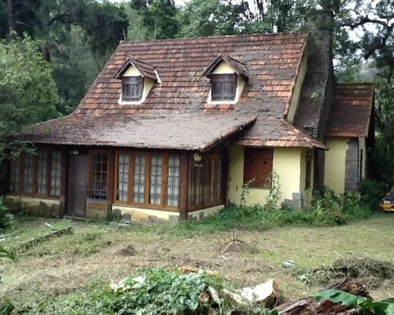 Casa com 6 quartos à venda, 400m2 em Petropolis - RJ - imagem 1 Foto 1 de Casa com 6 quartos à venda, 400m2 em Petropolis - RJ