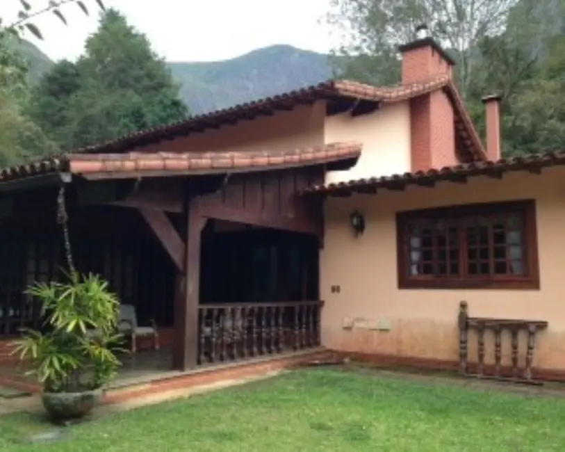Casa com 4 quartos à venda, 550m2 em Araras, Petropolis - RJ - imagem 3 Foto 3 de Casa com 4 quartos à venda, 550m2 em Araras, Petropolis - RJ