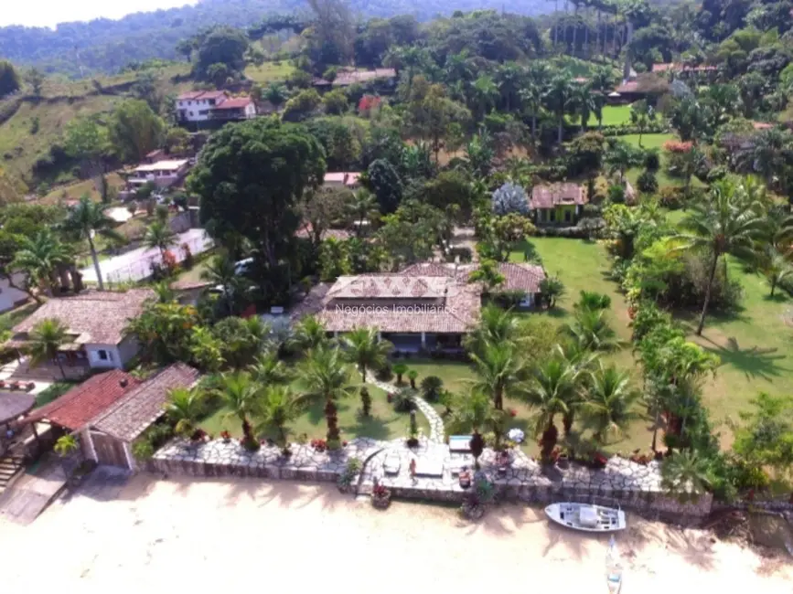 Foto 1 de Casa com 7 quartos à venda, 1000m2 em Praia Vermelha (Mambucaba), Angra Dos Reis - RJ