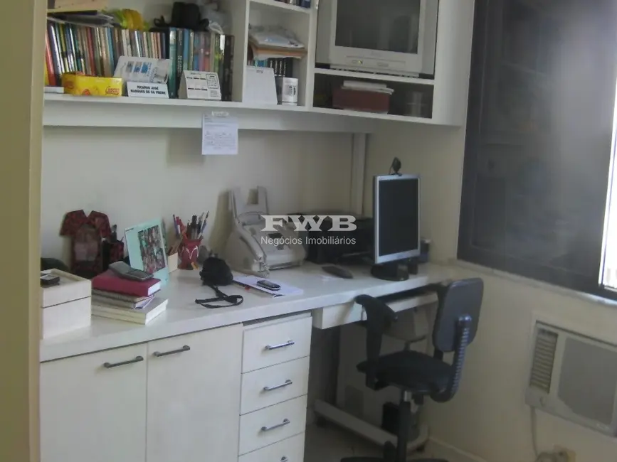 Casa com 4 quartos à venda, 340m2 em Humaitá, Rio De Janeiro - RJ - imagem 3 Foto 3 de Casa com 4 quartos à venda, 340m2 em Humaitá, Rio De Janeiro - RJ