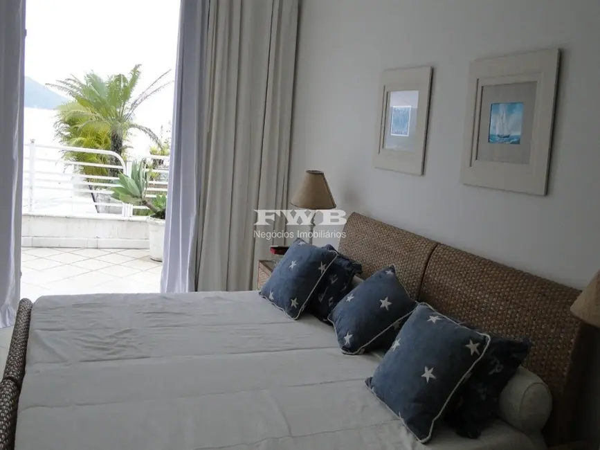 Foto 8 de Casa com 6 quartos à venda, 450m2 em Mombaça, Angra Dos Reis - RJ