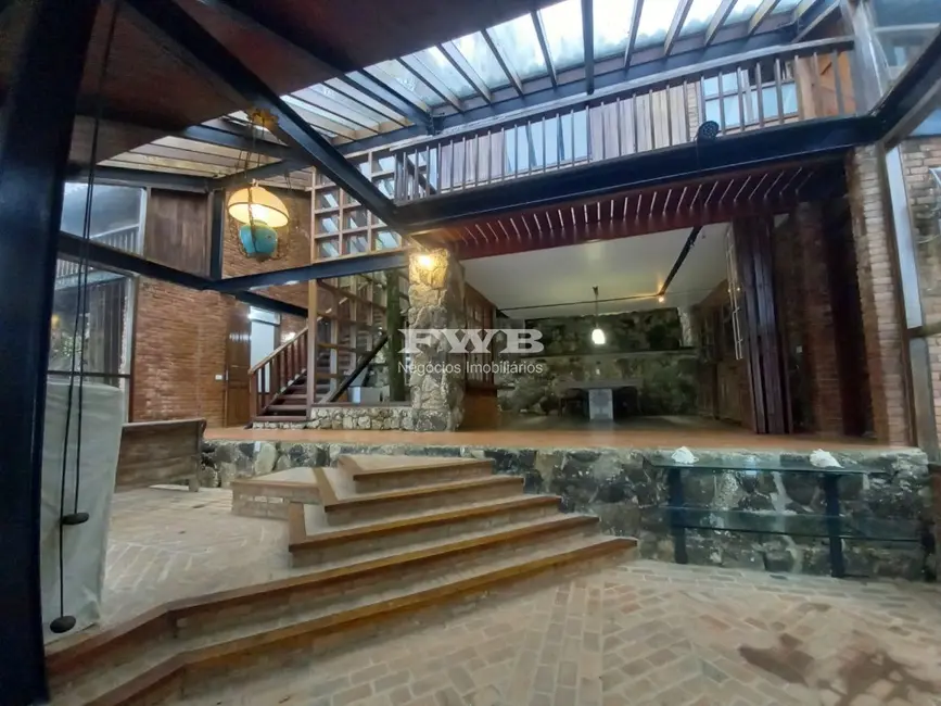 Casa com 6 quartos à venda, 600m2 em Angra Dos Reis - RJ - imagem 5 Foto 5 de Casa com 6 quartos à venda, 600m2 em Angra Dos Reis - RJ