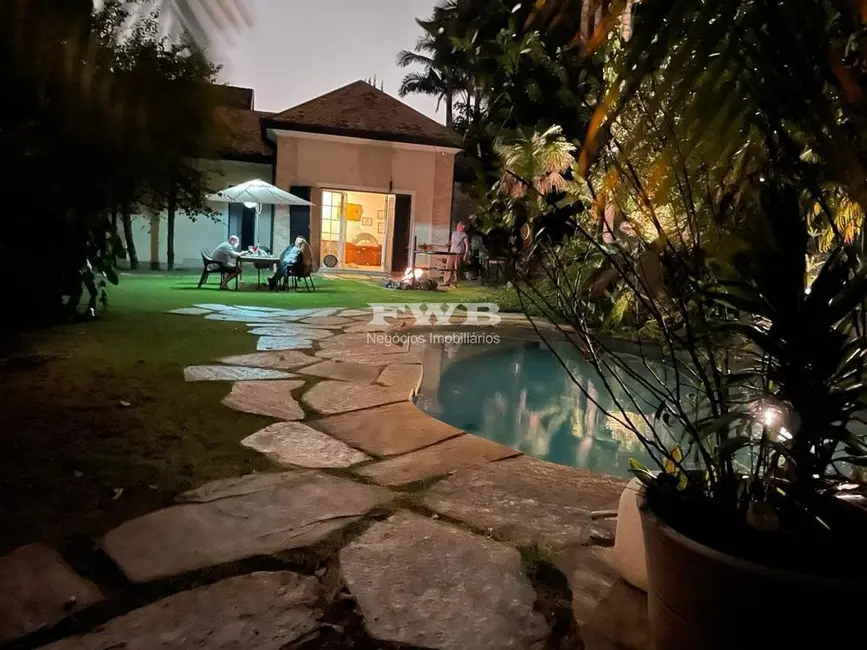 Casa de Condomínio com 5 quartos à venda e para alugar, 1400m2 em Jardim Everest, São Paulo - SP - imagem 4 Foto 4 de Casa de Condomínio com 5 quartos à venda e para alugar, 1400m2 em Jardim Everest, São Paulo - SP