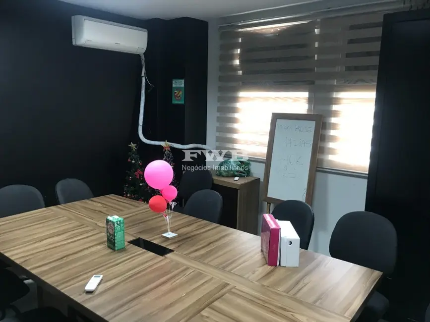 Sala Comercial à venda, 180m2 em Centro, Rio De Janeiro - RJ - imagem 9 Foto 9 de Sala Comercial à venda, 180m2 em Centro, Rio De Janeiro - RJ
