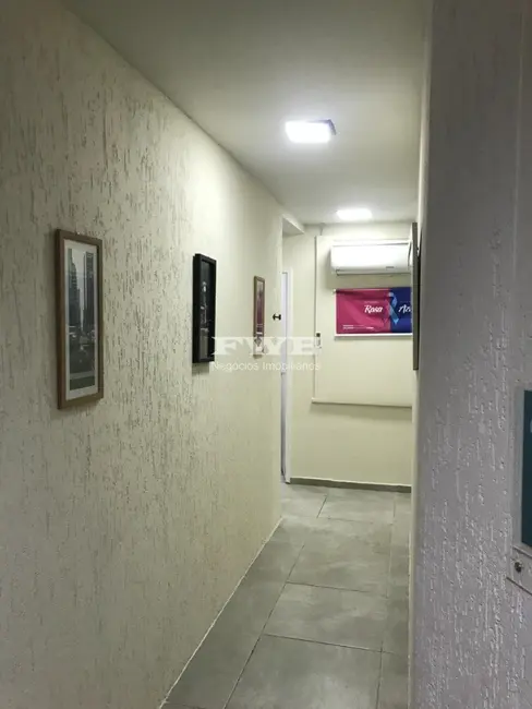 Sala Comercial à venda, 180m2 em Centro, Rio De Janeiro - RJ - imagem 3 Foto 3 de Sala Comercial à venda, 180m2 em Centro, Rio De Janeiro - RJ