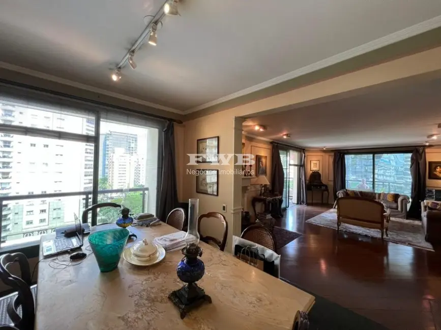 Apartamento com 3 quartos à venda, 220m2 em Itaim Bibi, São Paulo - SP - imagem 4 Foto 4 de Apartamento com 3 quartos à venda, 220m2 em Itaim Bibi, São Paulo - SP