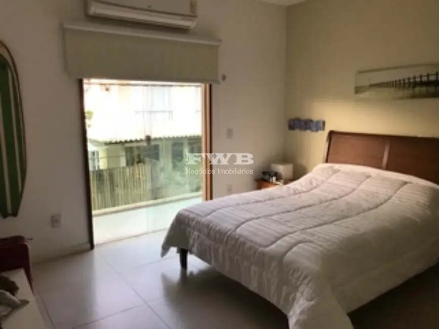 Casa de Condomínio com 7 quartos à venda, 300m2 em Pontal (Cunhambebe), Angra Dos Reis - RJ - imagem 4 Foto 4 de Casa de Condomínio com 7 quartos à venda, 300m2 em Pontal (Cunhambebe), Angra Dos Reis - RJ