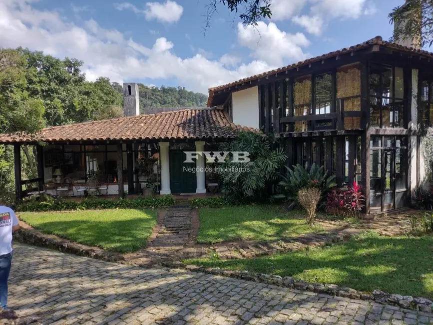 Foto 1 de Casa com 5 quartos à venda, 600m2 em Pessegueiros, Teresopolis - RJ