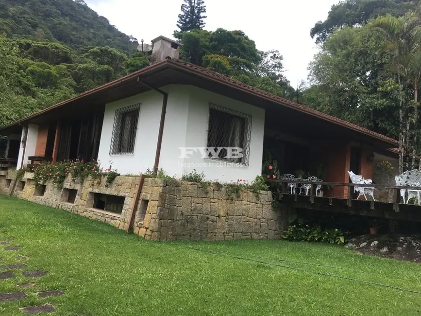 Foto 1 de Casa com 5 quartos à venda, 594m2 em Granja Guarani, Teresopolis - RJ