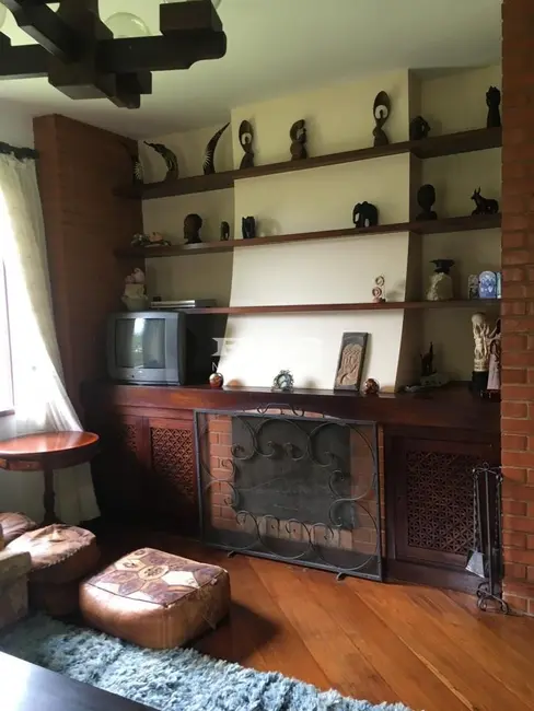 Casa com 5 quartos à venda, 594m2 em Granja Guarani, Teresopolis - RJ - imagem 8 Foto 8 de Casa com 5 quartos à venda, 594m2 em Granja Guarani, Teresopolis - RJ