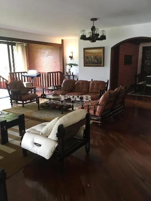 Casa com 5 quartos à venda, 594m2 em Granja Guarani, Teresopolis - RJ - imagem 5 Foto 5 de Casa com 5 quartos à venda, 594m2 em Granja Guarani, Teresopolis - RJ
