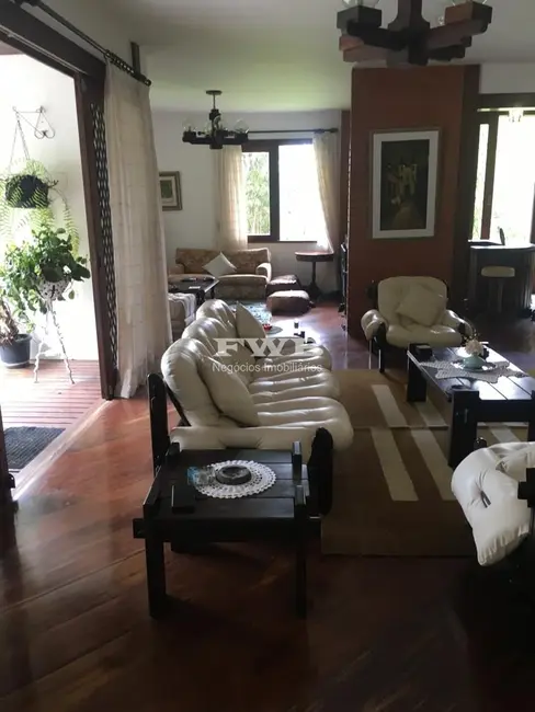 Casa com 5 quartos à venda, 594m2 em Granja Guarani, Teresopolis - RJ - imagem 4 Foto 4 de Casa com 5 quartos à venda, 594m2 em Granja Guarani, Teresopolis - RJ