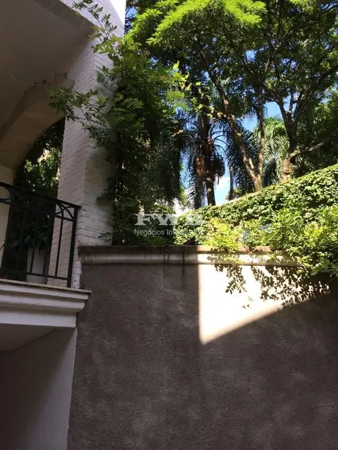 Casa com 3 quartos para alugar, 500m2 em Jardim Europa, São Paulo - SP - imagem 5 Foto 5 de Casa com 3 quartos para alugar, 500m2 em Jardim Europa, São Paulo - SP