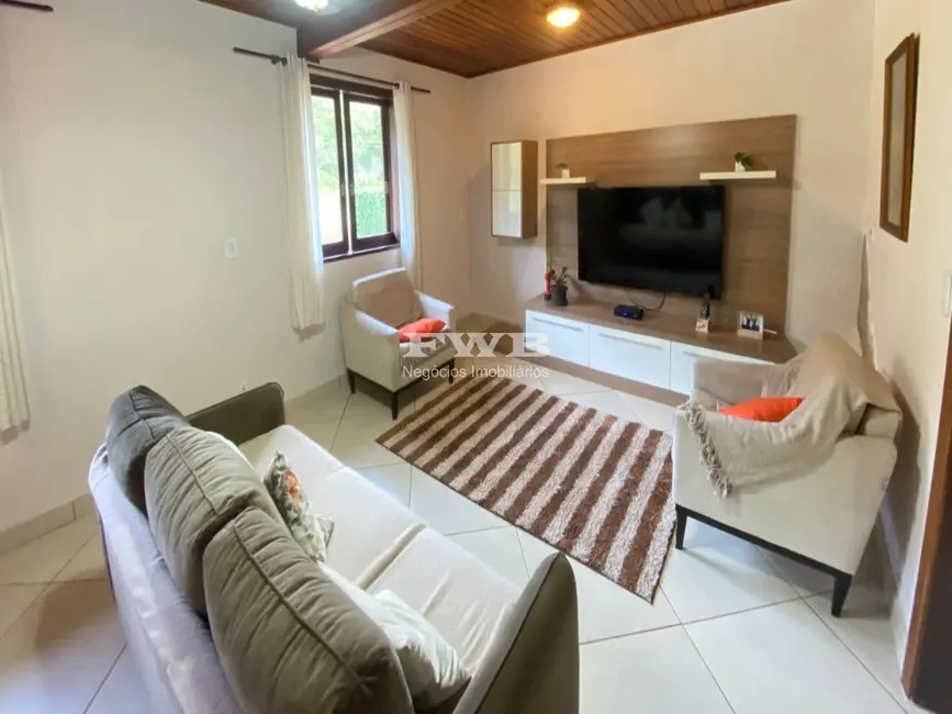 Casa com 4 quartos à venda, 255m2 em Carlos Guinle, Teresopolis - RJ - imagem 6 Foto 6 de Casa com 4 quartos à venda, 255m2 em Carlos Guinle, Teresopolis - RJ