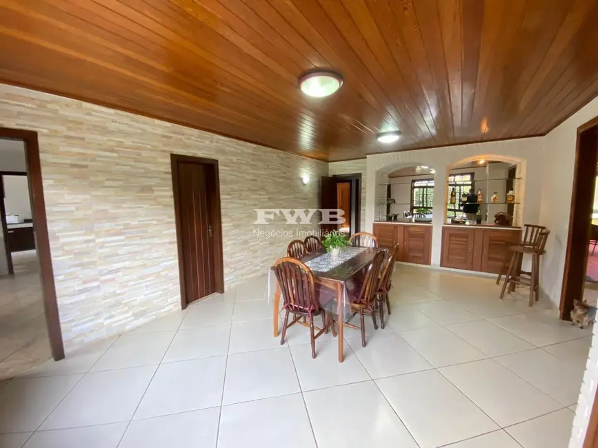 Casa com 4 quartos à venda, 255m2 em Carlos Guinle, Teresopolis - RJ - imagem 9 Foto 9 de Casa com 4 quartos à venda, 255m2 em Carlos Guinle, Teresopolis - RJ