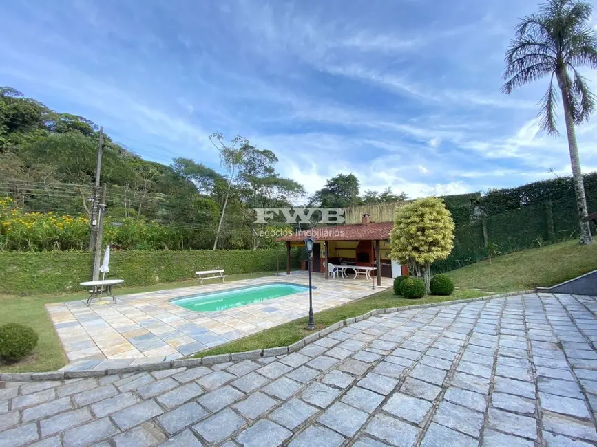 Casa com 4 quartos à venda, 255m2 em Carlos Guinle, Teresopolis - RJ - imagem 3 Foto 3 de Casa com 4 quartos à venda, 255m2 em Carlos Guinle, Teresopolis - RJ