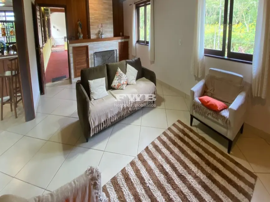 Casa com 4 quartos à venda, 255m2 em Carlos Guinle, Teresopolis - RJ - imagem 7 Foto 7 de Casa com 4 quartos à venda, 255m2 em Carlos Guinle, Teresopolis - RJ