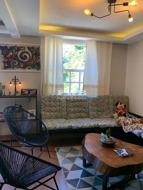 Foto 2 de Apartamento com 3 quartos à venda, 85m2 em Várzea, Teresopolis - RJ