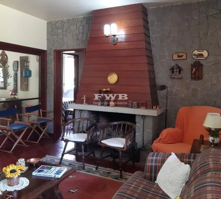 Casa com 6 quartos à venda, 145m2 em Albuquerque, Teresopolis - RJ - imagem 5 Foto 5 de Casa com 6 quartos à venda, 145m2 em Albuquerque, Teresopolis - RJ