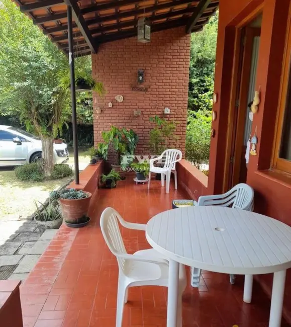 Casa com 6 quartos à venda, 145m2 em Albuquerque, Teresopolis - RJ - imagem 3 Foto 3 de Casa com 6 quartos à venda, 145m2 em Albuquerque, Teresopolis - RJ