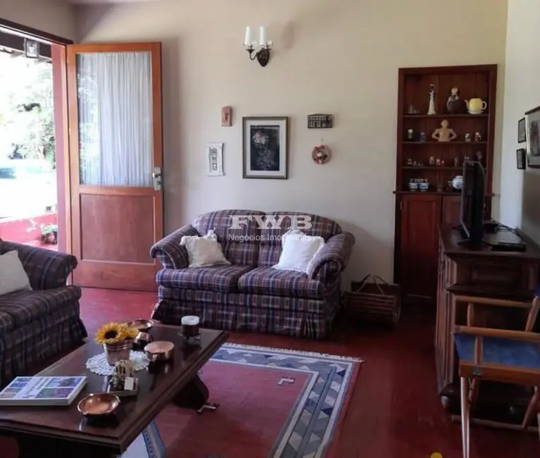 Casa com 6 quartos à venda, 145m2 em Albuquerque, Teresopolis - RJ - imagem 6 Foto 6 de Casa com 6 quartos à venda, 145m2 em Albuquerque, Teresopolis - RJ