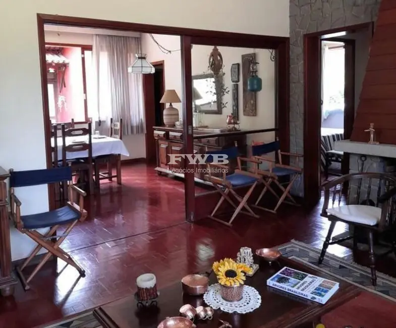 Casa com 6 quartos à venda, 145m2 em Albuquerque, Teresopolis - RJ - imagem 4 Foto 4 de Casa com 6 quartos à venda, 145m2 em Albuquerque, Teresopolis - RJ
