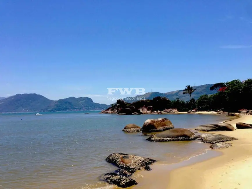 Casa com 6 quartos para alugar, 245m2 em Mangaratiba - RJ - imagem 2 Foto 2 de Casa com 6 quartos para alugar, 245m2 em Mangaratiba - RJ