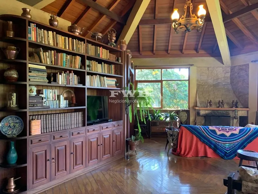 Foto 4 de Casa com 4 quartos à venda, 320m2 em Iucas, Teresopolis - RJ