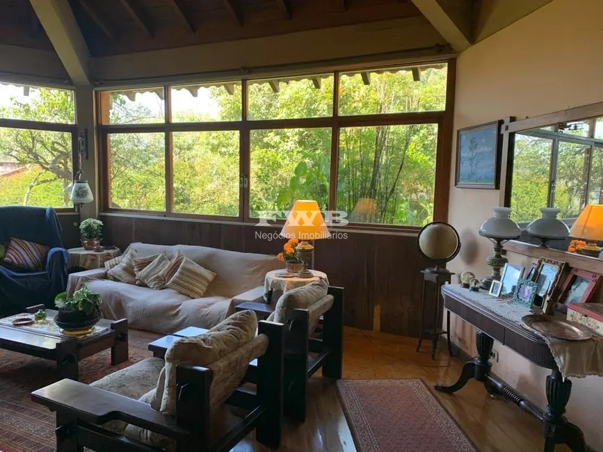 Foto 8 de Casa com 4 quartos à venda, 320m2 em Iucas, Teresopolis - RJ