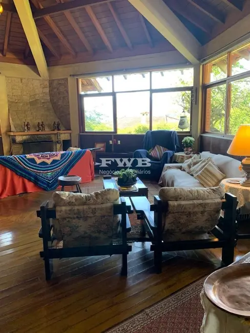 Foto 5 de Casa com 4 quartos à venda, 320m2 em Iucas, Teresopolis - RJ